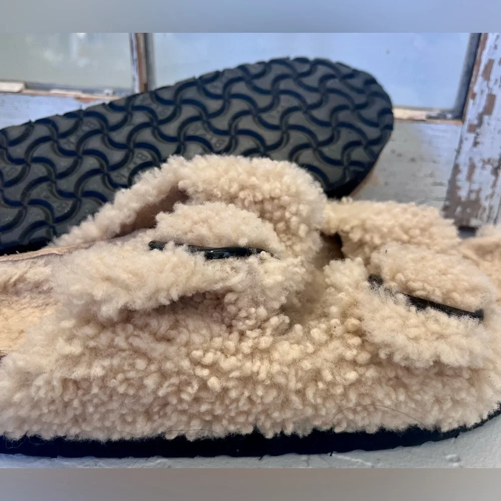 PAPILLIO Birkenstock BIG BUCKLE PLATFORM SHERPA SANDALS - Picture 4 of 8
